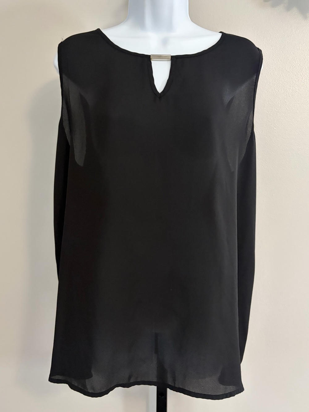 Sami & Jo Black Sleeveless Keyhole Tank with Metal Bar